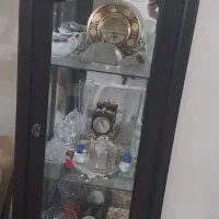یک جفت ویترین چوبی