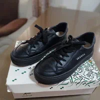 ۳ جفت کفش مشکی سایز ۳۹ کالج بوت ونس کتونی|کیف، کفش، کمربند|رشت, هلال احمر|دیوار