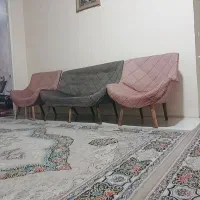 مبل ۷ نفر  ۳ عدد عسلی  دو عدد کوچک یک عدد بزرگ