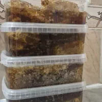 عسل با موم و صاف