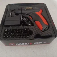 دریل شارژی با حدود ۳۰ سری پیچ گوشتی