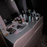 یک سرویس تخت و کمد و کتابخانه ،عسلی،ومیزبا اینه|تخت و سرویس خواب|شیراز, دشت چنار|دیوار