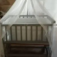 گهواره چوبی کودک در حد نو