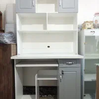 میز تحریر و کامپیوتر