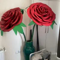 دوعدد گل سایز بزرگ یک متری همراه کوزه