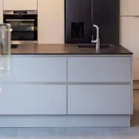 شاگرد ساده در کابینت سازی