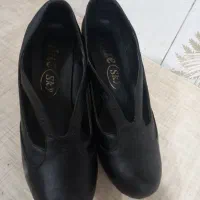 تعدادی کفش|کیف، کفش، کمربند|رشت, کوی فکوری|دیوار