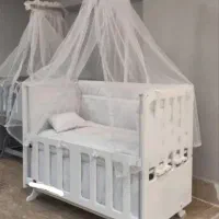 تخت کنار مادر