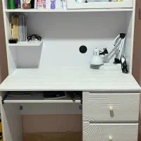 میز تحریر مطالعه یا لبتاپ