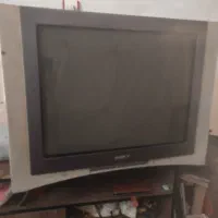 تلویزیون و زیر تلویزیونی  به فروش می‌رسد