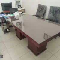 میزکنفرانس در ابعاد 2در 1 متربا 4 صندلی چرخدار نو