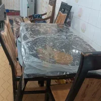 میز چوبی باچهارعددصندلی
