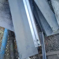 تعدادی قفسه مغازه