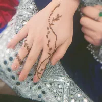 طراحی حنا روی دست