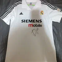 پیراهن با امضای لوئیس فیگو