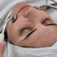 آموزش و خدمات فشیال صورت بدن