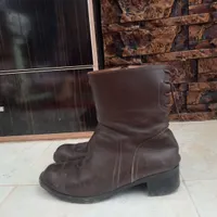 بوت چرم قهوه ای