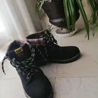 کفش کوهنوردی یا نیم بوت