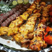نیروی کار ساده اقا کار در کبابی