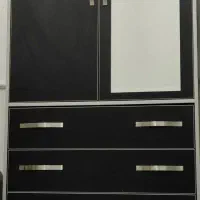 کمد لباس همراه با آویز