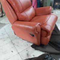 به کارگر ساده جهت رویه کوبی مبل نیازمندیم.