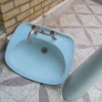 یه عدد سنگ روشویی همراه شیرالات