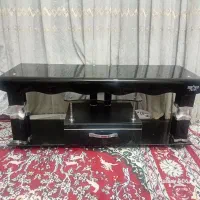 زیر تلویزیون شیشه‌ای