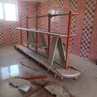 قفسه وسط فروشگاهی