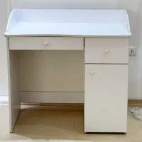 میز تحریر در حد نو سفید