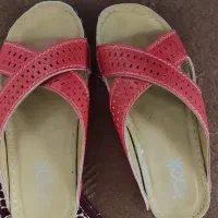 پنج شش جفت کفش دست دوم