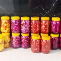 ترشی سالاد فصل فقط با آب گوجه و شوری