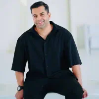 ۱۸ عدد بلیط رضا بهرام ردیف ۳، روبه روی استیج