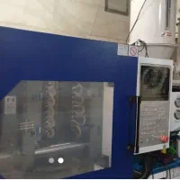 کارگر تزریق پلاستیک شیفت شب