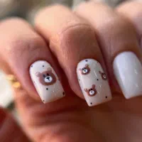 اموزش و خدمات کاشت ناخن