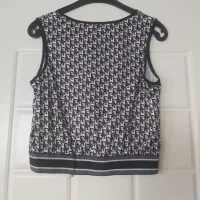 ست لباس|لباس|میانه, |دیوار