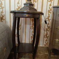 یک جفت میزکنارمبلی چوبی