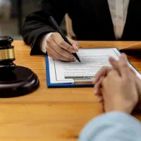 عریضه‌نویسی تخصصی و تنظیم انواع شکایت