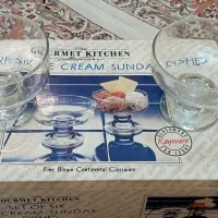 ظرف دسر پایه دار