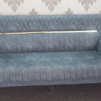 مبل خانگی و میز جلو مبلی در حد نو