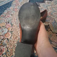 کفش|کیف، کفش، کمربند|پیشوا, |دیوار