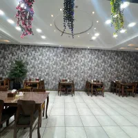 میز غذا خوری کافه و رستوران