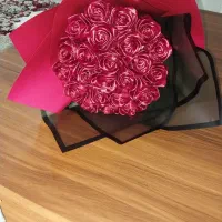 دسته گل ربانی قرمز و مشکی