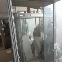 ویترین آلومینیوم به تعداد ۱۲ عدد کف اینه