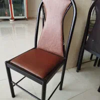 صندلی فلزی تمیز