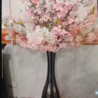 بوفه و گلدان