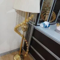 آباژور ایستاده