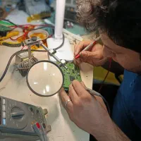 آموزش تعمیرات برد الکترونیک گوشی موبایل لپ تاپ