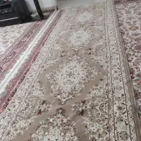 یک کناره فرش به فروش می‌رسد