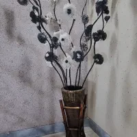 8شاخه گل خارجی با گلدون چوبی