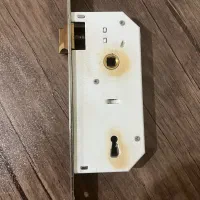 قفل درب چوبی و دو دستگیره